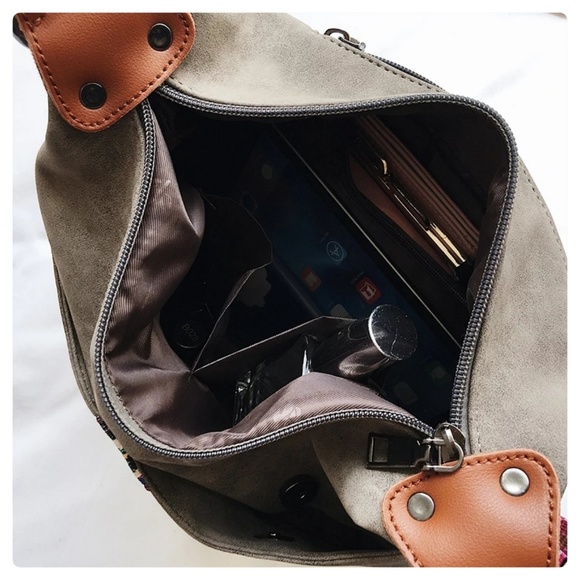 ⚘LAST ONE⚘5⭐ BLACK Vegan Leather Crossbody B… - Picture 8 of 9